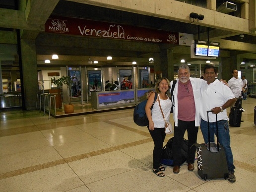 a chegada no aeroporto de Caracas.
